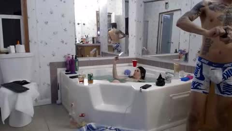 Snapshot of erick_martinezz chatting on December 4, 3:05 am erick online show from December 4, 3:05 am