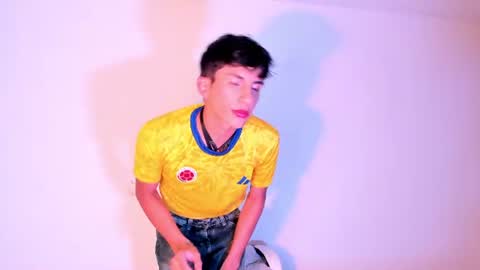 Snapshot of erick_velveth chatting on June 28, 12:38 am erick online show from June 28, 12:38 am