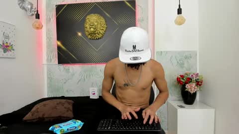 Snapshot of erick_zhimerman chatting on December 31, 12:36 pm online show from December 31, 12:36 pm