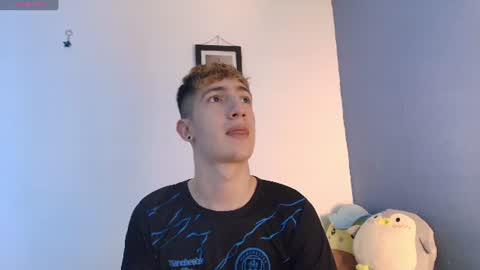 Snapshot of erik_golden_ chatting on June 14, 9:06 pm I am Erik online show from June 14, 9:06 pm
