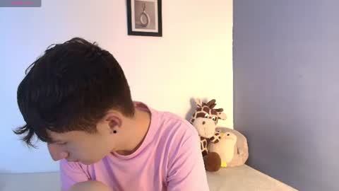 Snapshot of erik_golden_ chatting on August 2, 7:34 pm I am Erik online show from August 2, 7:34 pm