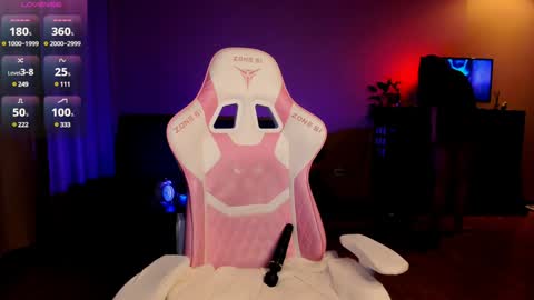 Erika online show from December 14, 6:30 pm