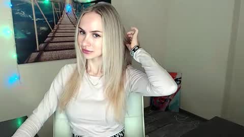 Snapshot of erikagavin chatting on September 25, 11:47 am Erika online show from September 25, 11:47 am