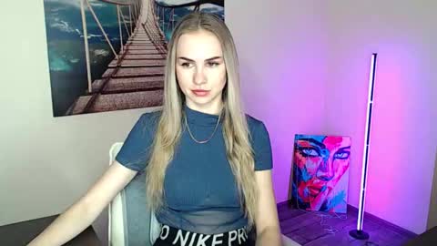 Snapshot of erikagavin chatting on February 25, 1:21 pm Erika online show from February 25, 1:21 pm