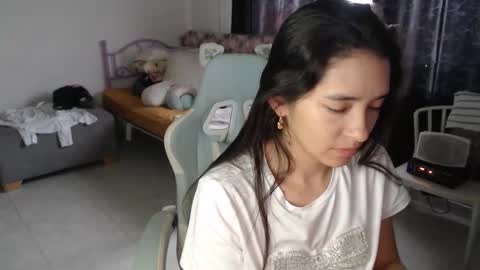erina_1 online show from February 19, 2:46 pm