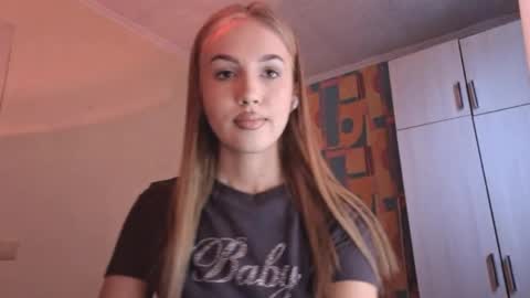 Snapshot of erinnnaji chatting on June 4, 3:29 pm Katrin online show from June 4, 3:29 pm