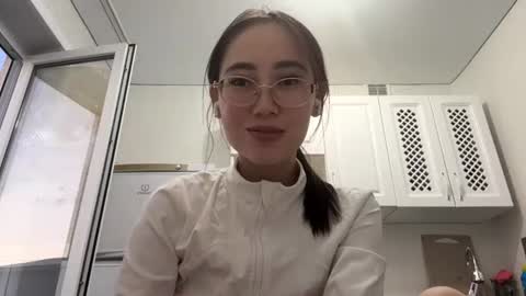 Snapshot of erinnthurmond chatting on June 22, 10:51 pm Luna online show from June 22, 10:51 pm