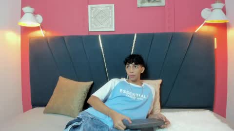 ero_boy40 online show from May 22, 3:24 am