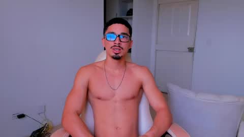 Snapshot of eros_becker_ chatting on May 21, 8:16 pm eros_becker_ online show from May 21, 8:16 pm