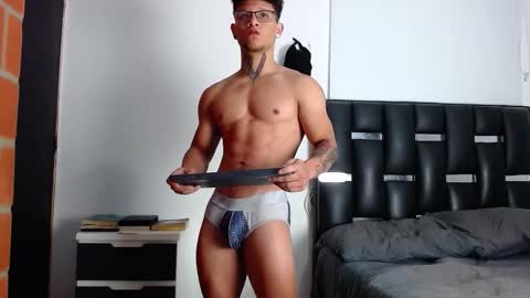 Eros online show from February 18, 6:59 pm