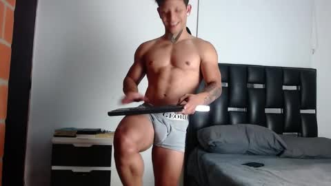 Snapshot of erosscott chatting on April 19, 11:40 pm Eros online show from April 19, 11:40 pm