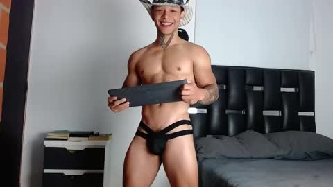 Snapshot of erosscott chatting on April 22, 4:19 pm Eros online show from April 22, 4:19 pm