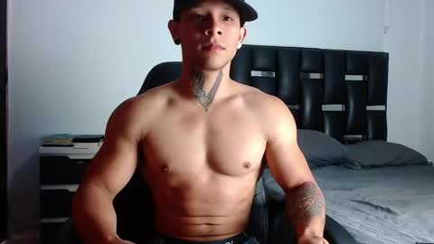 Snapshot of erosscott chatting on April 23, 8:00 pm Eros online show from April 23, 8:00 pm