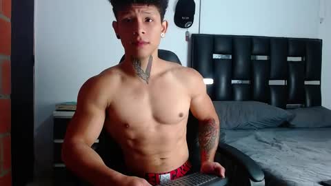 Snapshot of erosscott chatting on April 29, 1:53 am Eros online show from April 29, 1:53 am