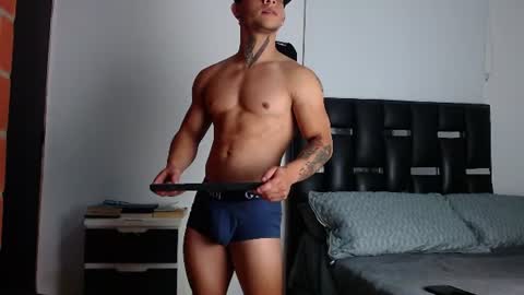 Snapshot of erosscott chatting on June 10, 11:57 pm Eros online show from June 10, 11:57 pm