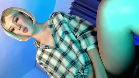 Snapshot of erotic_empress18 chatting on June 19, 8:34 pm erotic_empress18 online show from June 19, 8:34 pm