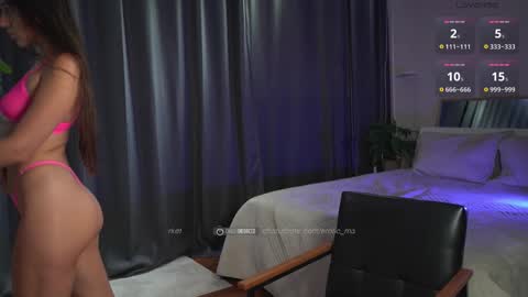 SOFIA  DAMIEN   PVT MODEL online show from September 9, 10:04 am