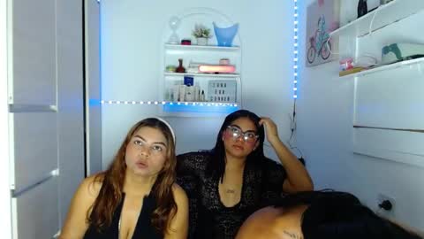 Snapshot of erotic_spa chatting on May 5, 10:18 pm EROTIC SPA online show from May 5, 10:18 pm