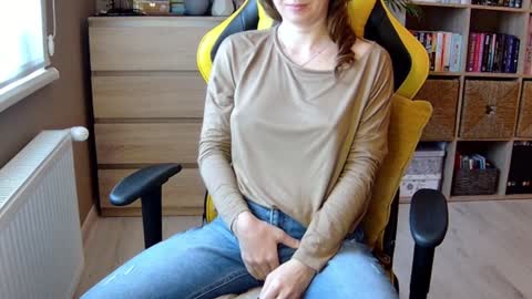 Snapshot of erotic_vibe chatting on December 21, 9:01 am Melissa online show from December 21, 9:01 am