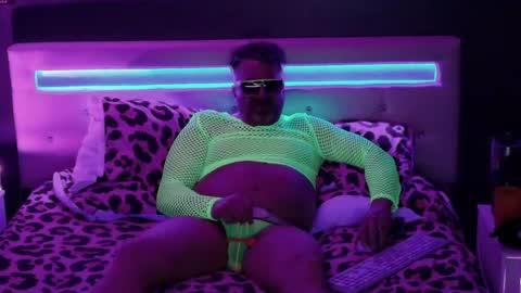 Snapshot of eroticdickmovement chatting on May 10, 1:00 am Cash Carry Fox online show from May 10, 1:00 am