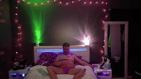 Snapshot of eroticdickmovement chatting on May 12, 8:11 am Cash Carry Fox online show from May 12, 8:11 am