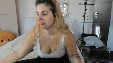 Snapshot of eroticsensualkitty4u chatting on January 8, 7:45 am eroticsensualkitty4u online show from January 8, 7:45 am