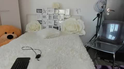 Snapshot of eroticsensualkitty4u chatting on October 13, 7:30 am eroticsensualkitty4u online show from October 13, 7:30 am