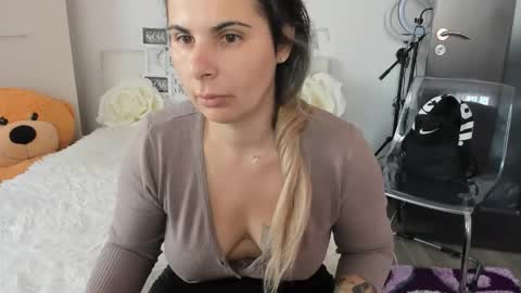 Snapshot of eroticsensualkitty4u chatting on October 21, 10:05 am eroticsensualkitty4u online show from October 21, 10:05 am