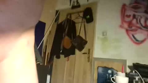 Snapshot of erozet89 chatting on March 2, 3:30 am erozet89 online show from March 2, 3:30 am