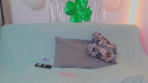 Snapshot of erzsidragon chatting on March 14, 12:50 am ErzsiDragon online show from March 14, 12:50 am