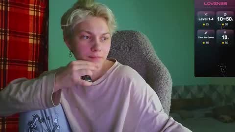 esajukyy online show from January 3, 5:10 pm