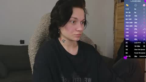 esajukyy online show from April 14, 4:46 pm