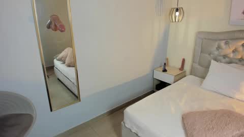 Escarlet online show from September 18, 3:36 pm