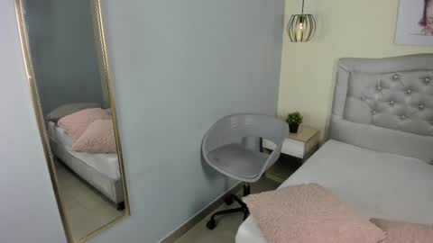 Escarlet online show from March 9, 1:15 pm