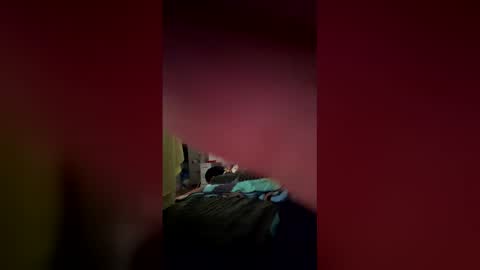 Snapshot of escence1994 chatting on April 16, 2:29 pm escence1994 online show from April 16, 2:29 pm