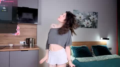 EshleGreen online show from November 21, 2:16 pm