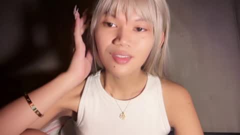 Snapshot of esilchan chatting on April 20, 3:42 am Chelliane online show from April 20, 3:42 am