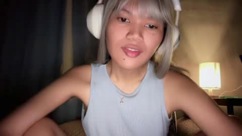 Snapshot of esilchan chatting on May 29, 7:39 am Chelliane online show from May 29, 7:39 am