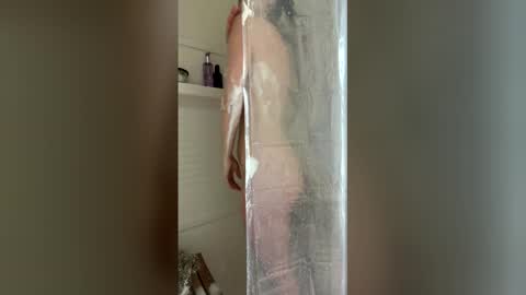 Snapshot of esimaralda chatting on April 18, 2:21 pm esimaralda online show from April 18, 2:21 pm