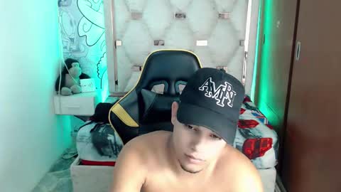 Snapshot of eskayler_ chatting on September 17, 6:53 pm eskayler_ online show from September 17, 6:53 pm