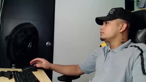 Snapshot of eskayler_ chatting on September 24, 7:17 pm eskayler_ online show from September 24, 7:17 pm