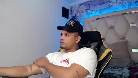 Snapshot of eskayler_ chatting on September 25, 10:24 pm eskayler_ online show from September 25, 10:24 pm