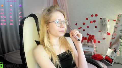 Esme Runn online show from May 5, 3:03 am