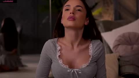 Snapshot of esmeainsley chatting on February 12, 2:45 am Raluca  online show from February 12, 2:45 am