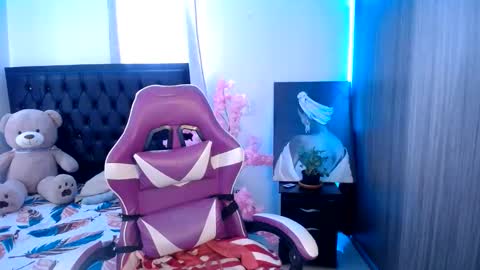 Snapshot of esmeralda098 chatting on May 31, 6:09 pm Esmeralda online show from May 31, 6:09 pm