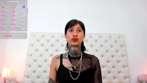 esmeralda  online show from March 18, 12:41 pm