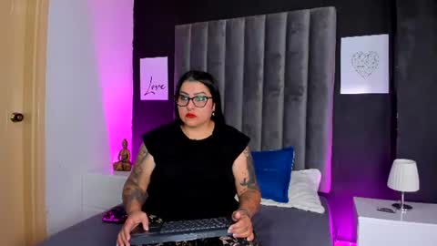Snapshot of esmeralda_adamss chatting on June 22, 11:40 am Esmeralda online show from June 22, 11:40 am