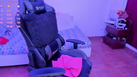 esme online show from September 20, 11:22 am