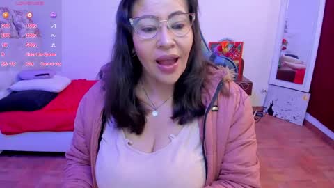 Snapshot of esmeralda_milf1 chatting on May 17, 2:02 pm esme online show from May 17, 2:02 pm
