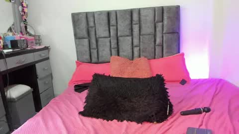 Perla online show from May 21, 6:31 am